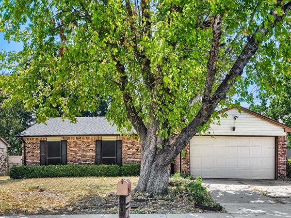 704 Fort Worth Street , Mansfield, TX 76063