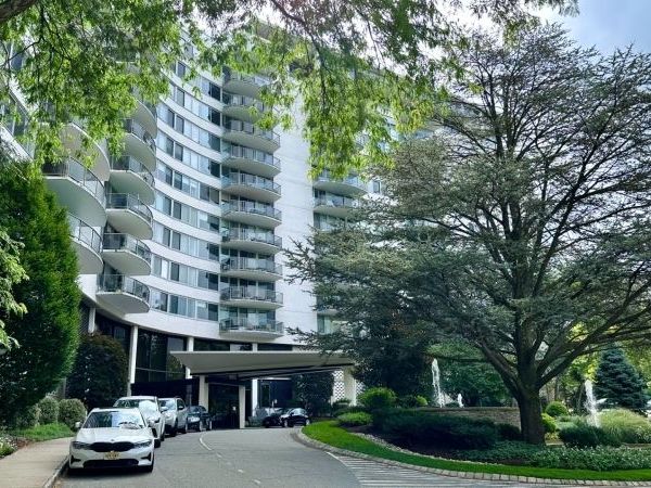 1 Claridge Dr Unit 1000, Verona, NJ 07044