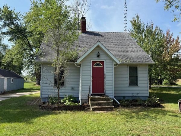 N10591 LAKESHORE ROAD, Clintonville, WI 54929