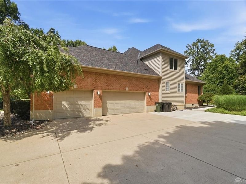 7373 Deep Woods Court, Springboro, OH 45066 Photo 3
