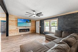 704 Oliver Dr. photo 4
