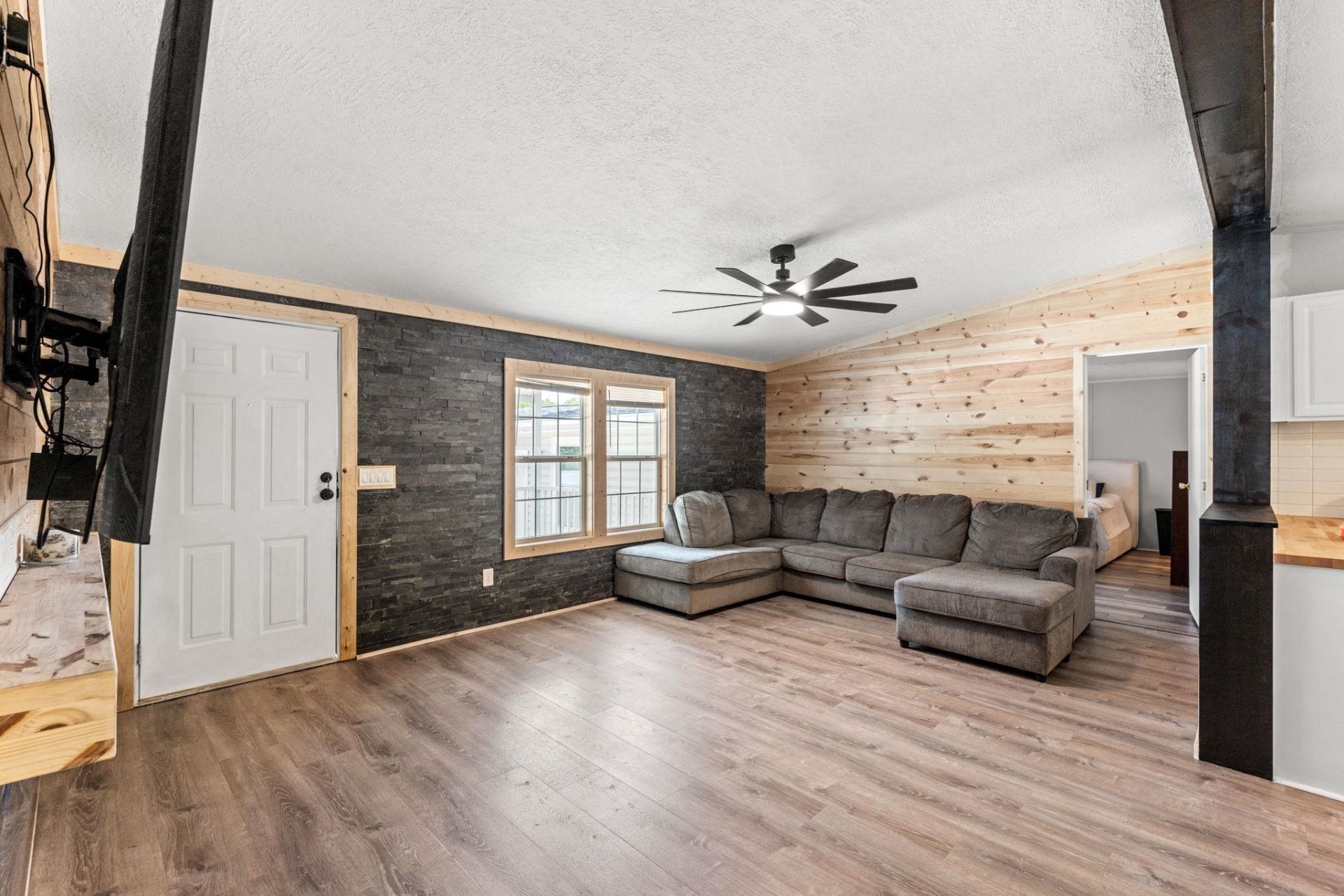 704 Oliver Dr. Photo 6