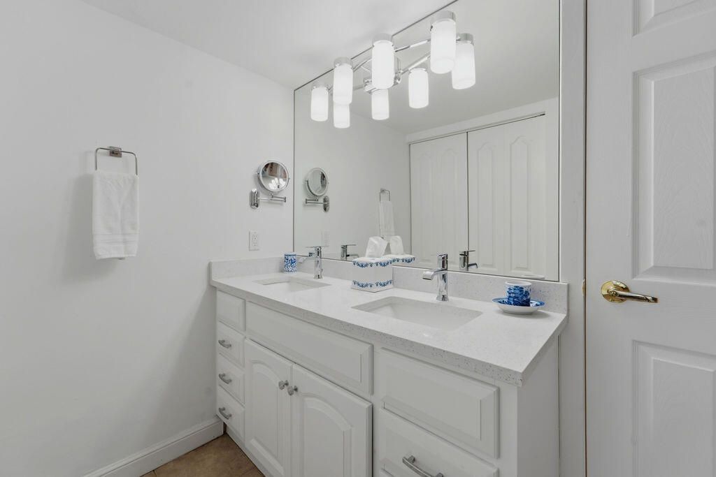 5440 N Ocean Drive, Unit 203, Singer Island, FL 33404 Photo