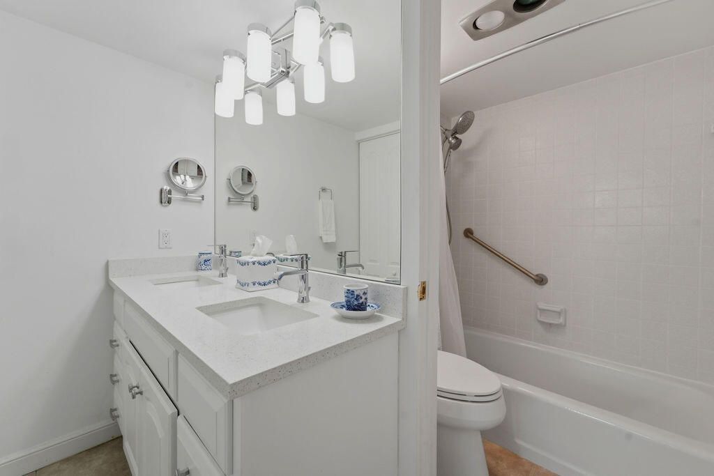 5440 N Ocean Drive, Unit 203, Singer Island, FL 33404 Photo