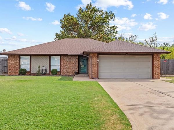 1504 Timbercreek Drive, Weatherford, OK 73096