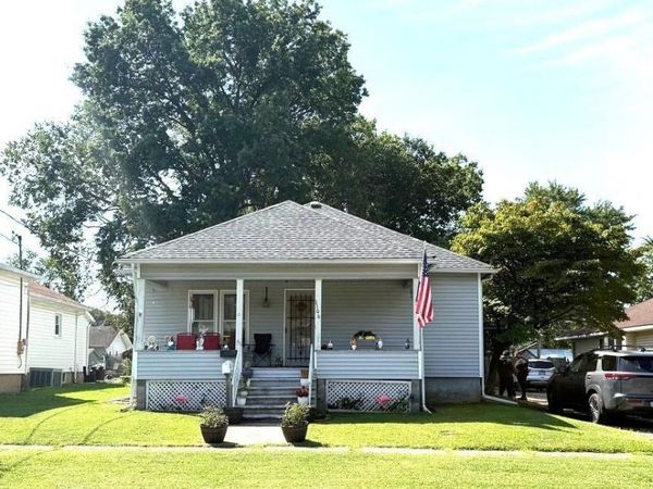 1106 E St Louis Street, West Frankfort, IL 62896