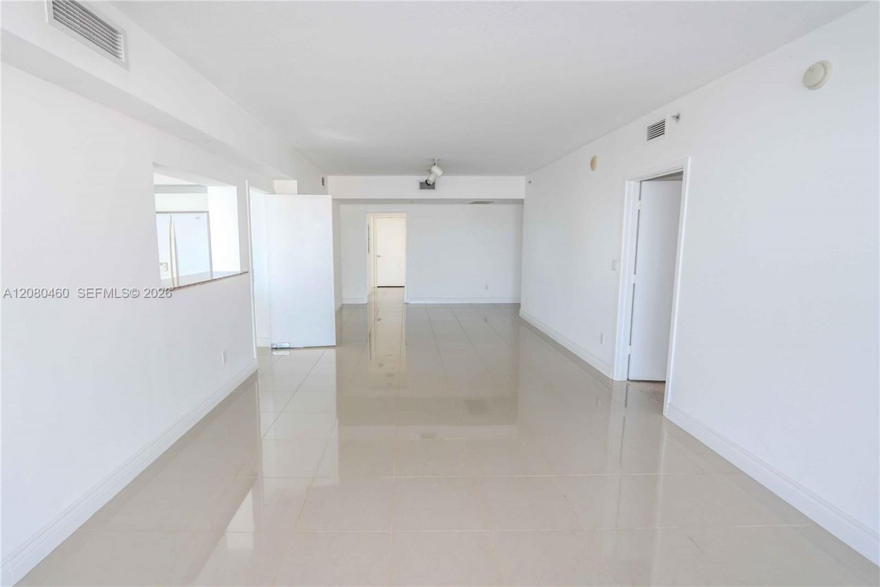 335 S Biscayne Blvd, Unit 3709, Miami, FL 33131 Photo
