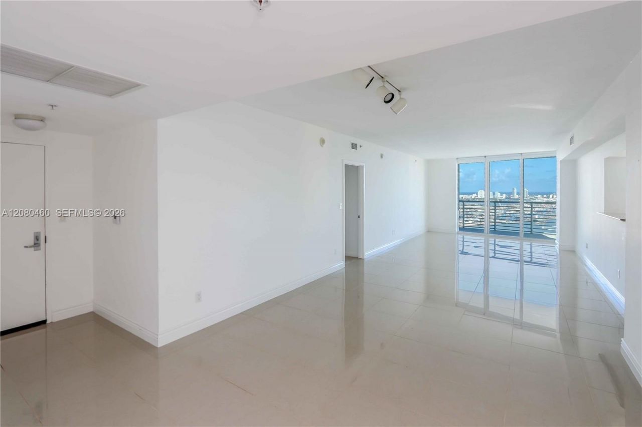 335 S Biscayne Blvd, Unit 3709, Miami, FL 33131 Photo