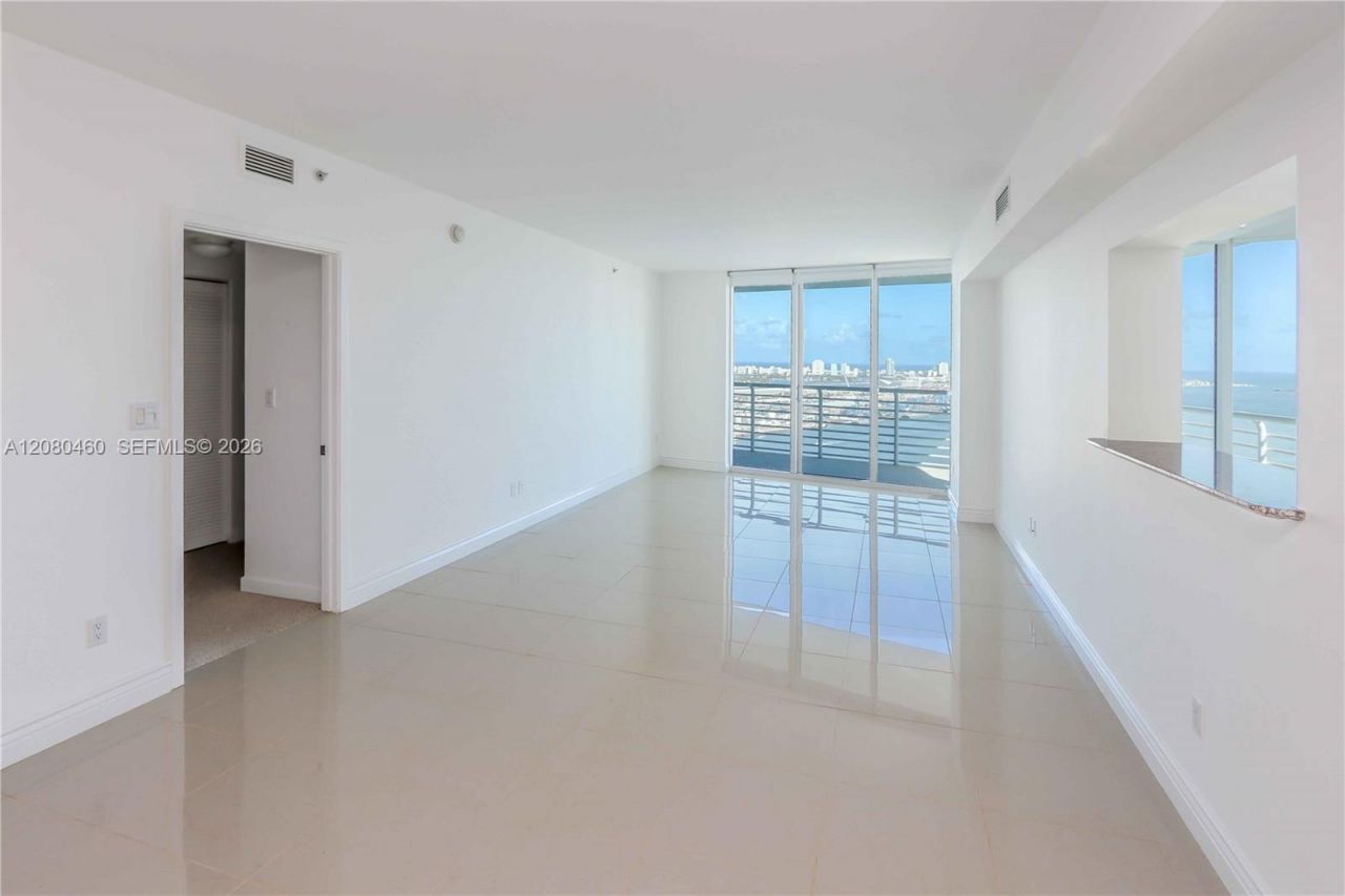 335 S Biscayne Blvd, Unit 3709, Miami, FL 33131 Photo