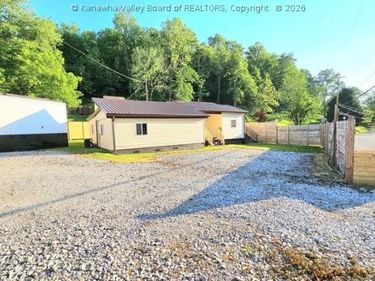 1314 & 1314-1/2 Chestnut Street, South Charleston, WV 25309