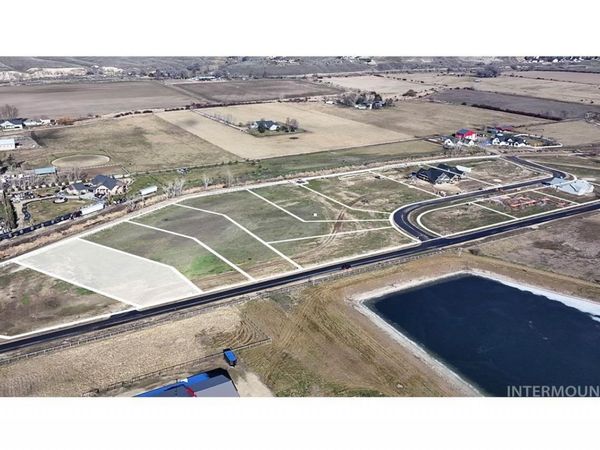 7950 Winter Horses Dr, Middleton, ID 83644