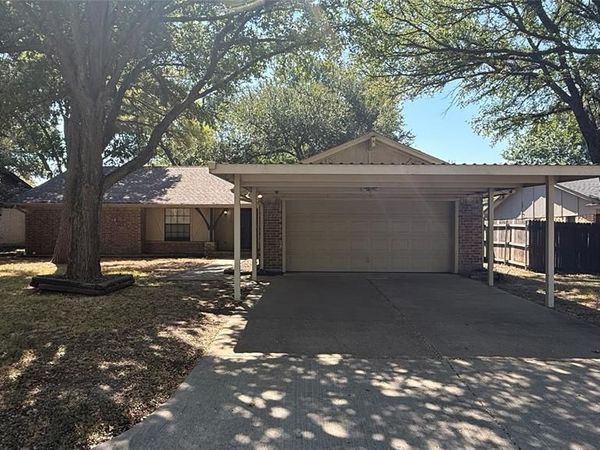 1020 Almond Drive, Mansfield, TX 76063