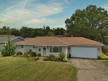 2622 Tampa Drive, Wolverine Lake Village, Mi 48390