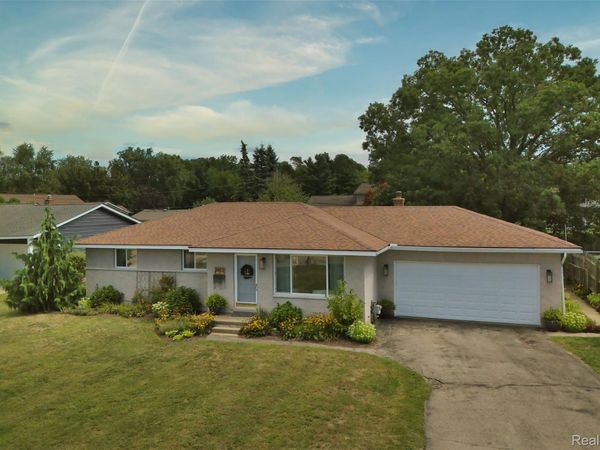 2622 Tampa Drive, Wolverine Lake Village, Mi 48390