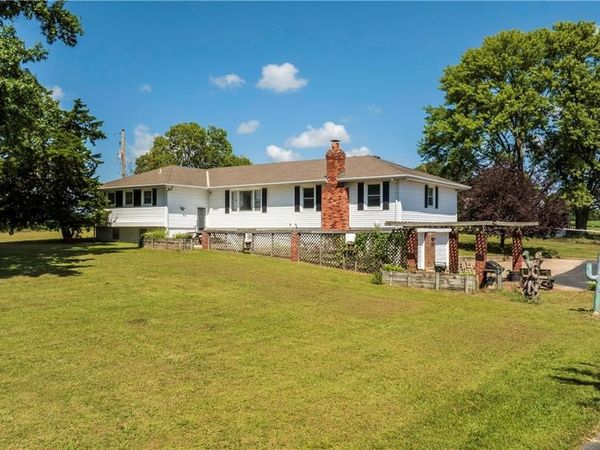 16670 Leavenworth Road, Basehor, KS 66007