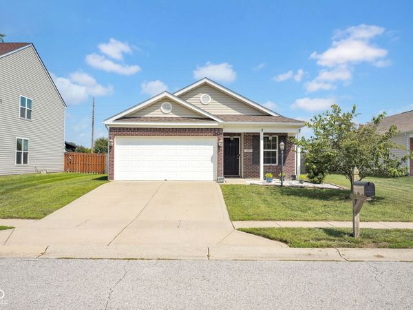 2098 Creekstone , Columbus, IN 47201