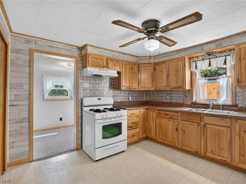 205 Leatherwood Street, Cambridge, OH 43725 Photo 11