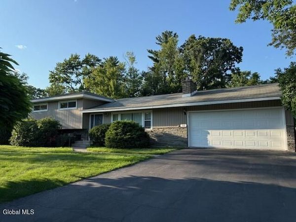 112 Glenhill Drive, Schenectady, NY 12302