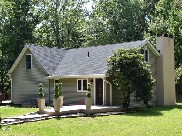 241 Rt 590 , Greeley, PA 18425