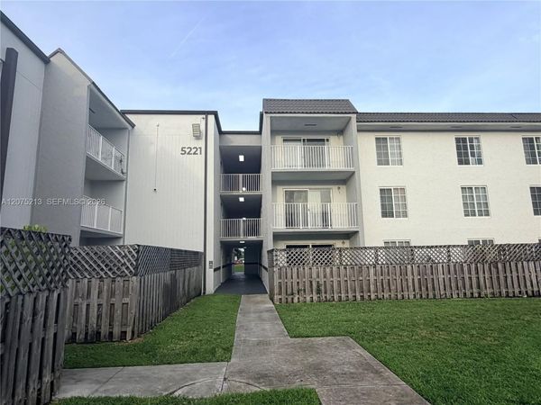 5221 Geneva Way , Unit 201, Doral, FL 33166