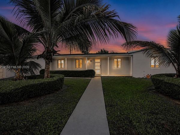 9541 SW 165th St , Miami, FL 33157