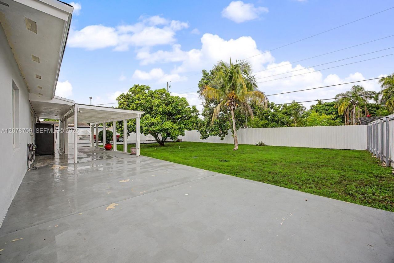 9541 SW 165th St , Miami, FL 33157 Photo