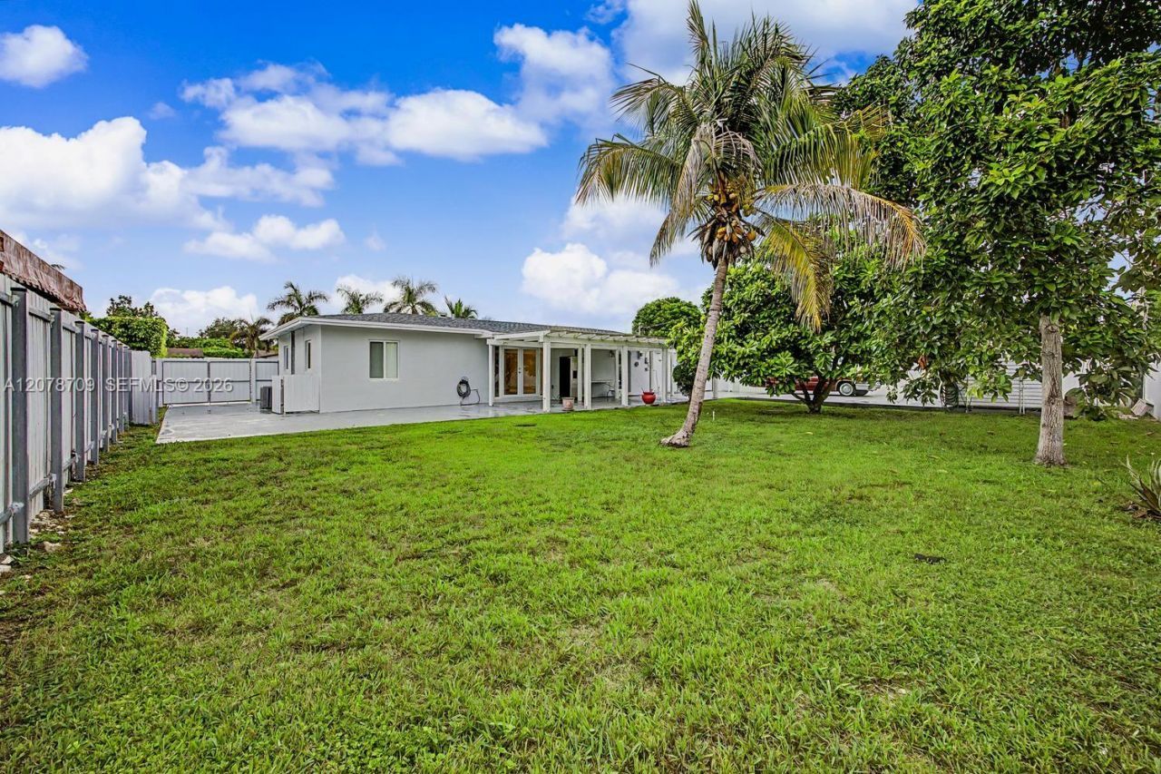 9541 SW 165th St , Miami, FL 33157 Photo
