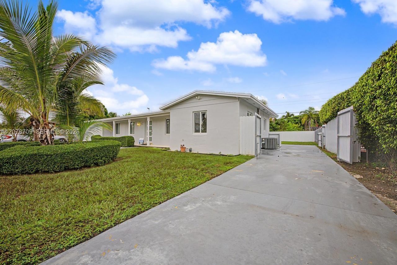 9541 SW 165th St , Miami, FL 33157 Photo