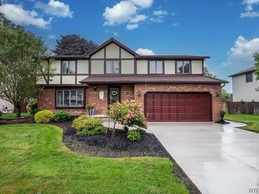 109 Autumnwood Drive, Grand Island, NY 14072