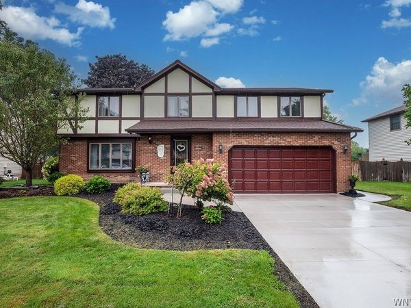 109 Autumnwood Drive , Grand Island, NY 14072