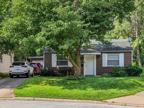 1103 37th St Court , Moline, IL 61265