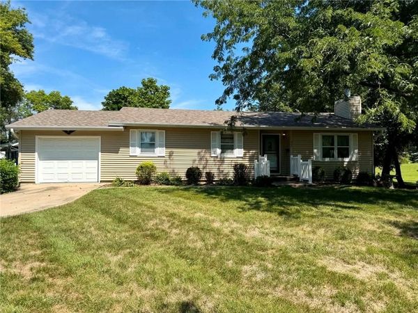 627 W Edwards Street, Maryville, MO 64468