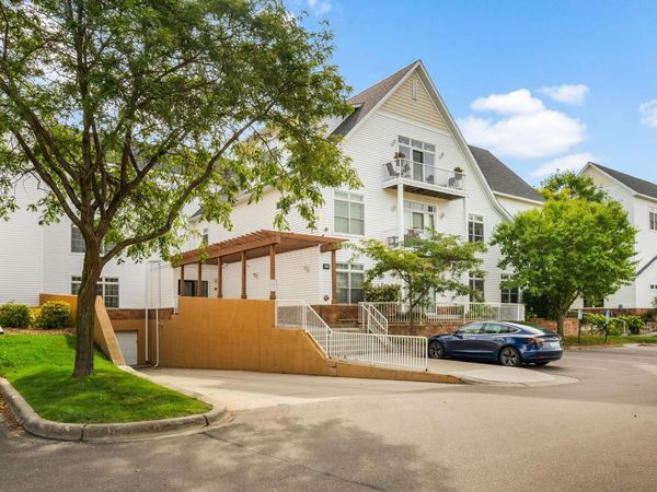 2100 Old School Road, Unit 102, Mound, MN 55364