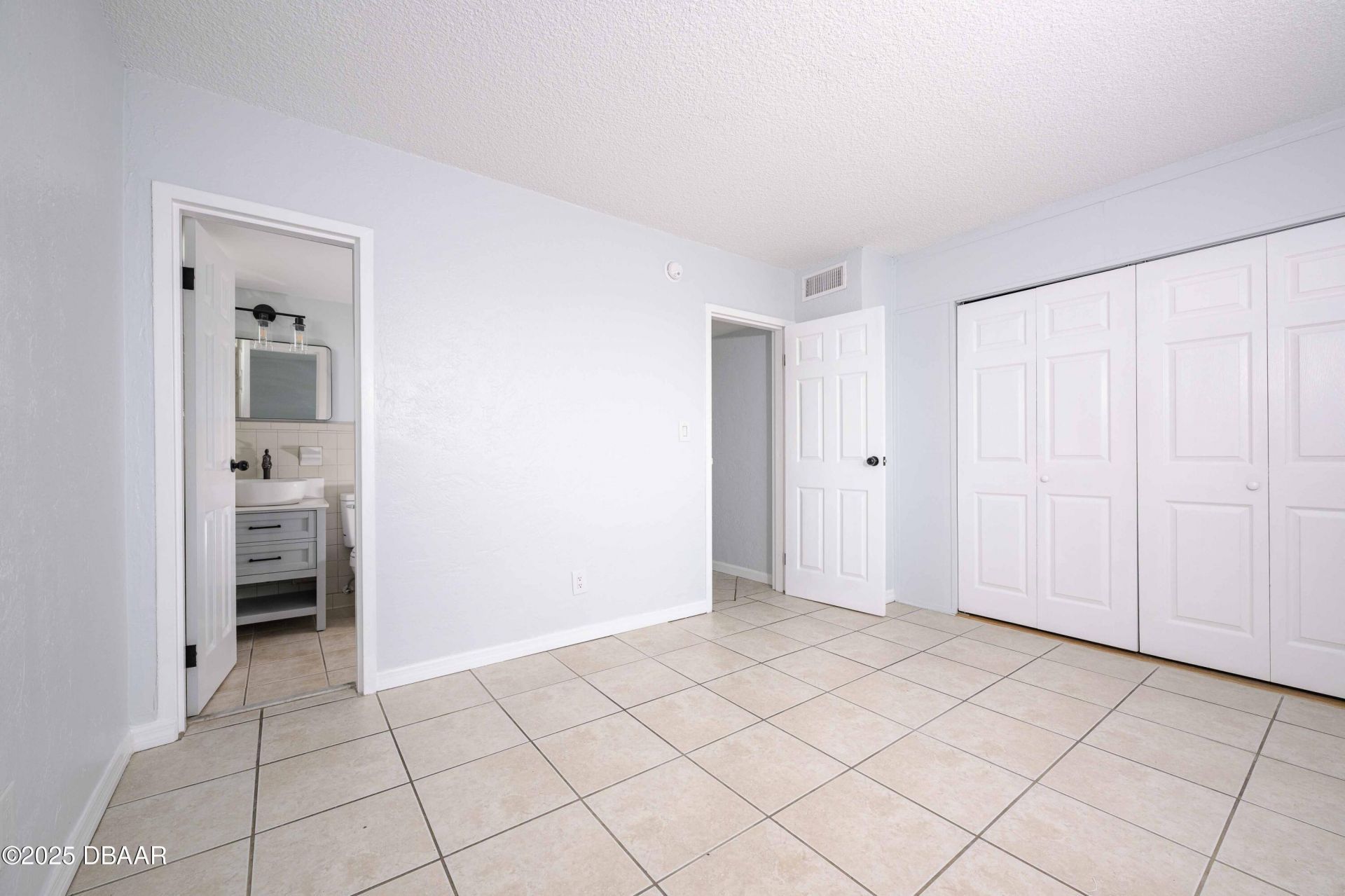 732 N Halifax Avenue, Daytona Beach, FL 32118 Photo