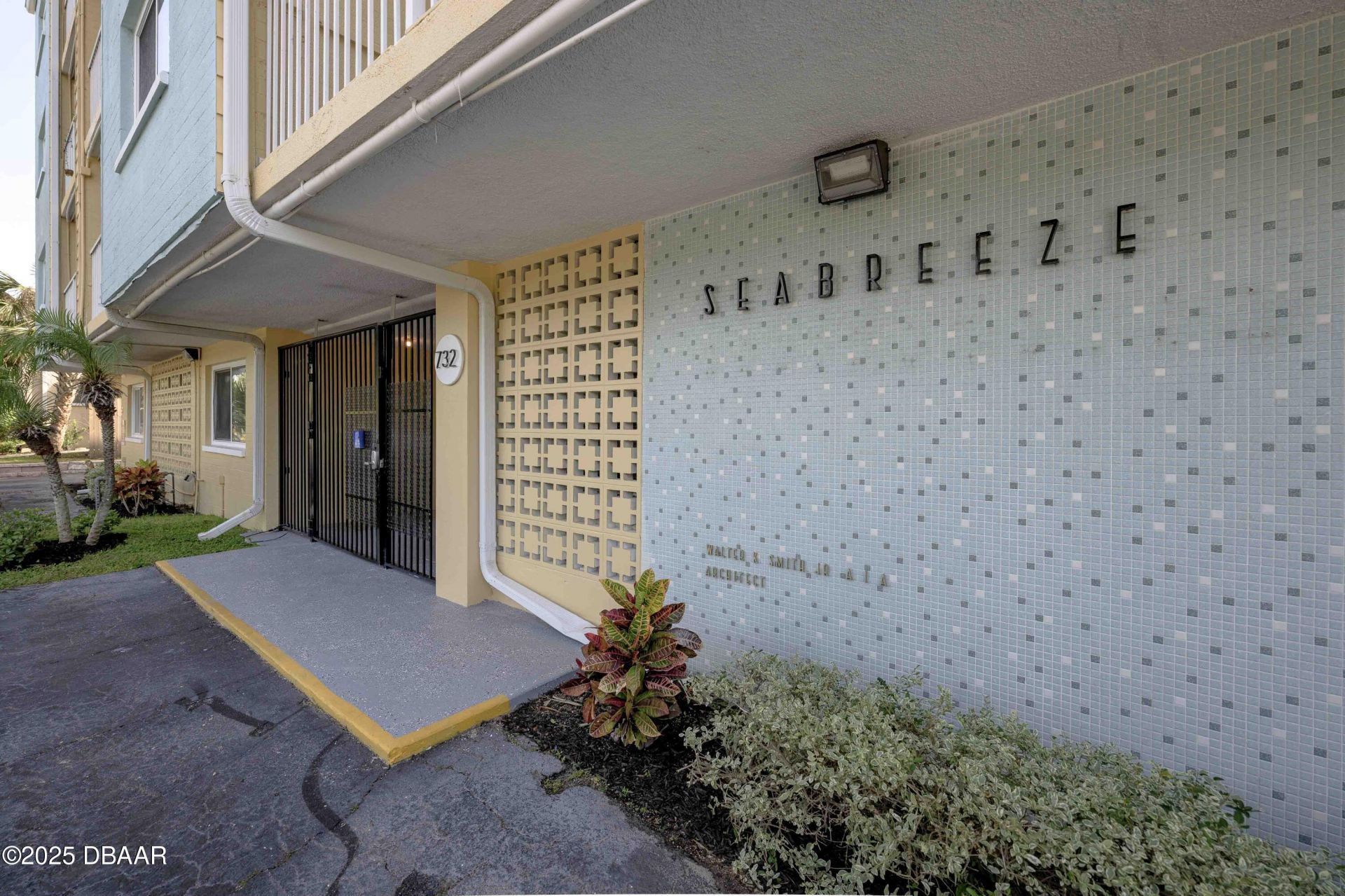 732 N Halifax Avenue, Daytona Beach, FL 32118 Photo