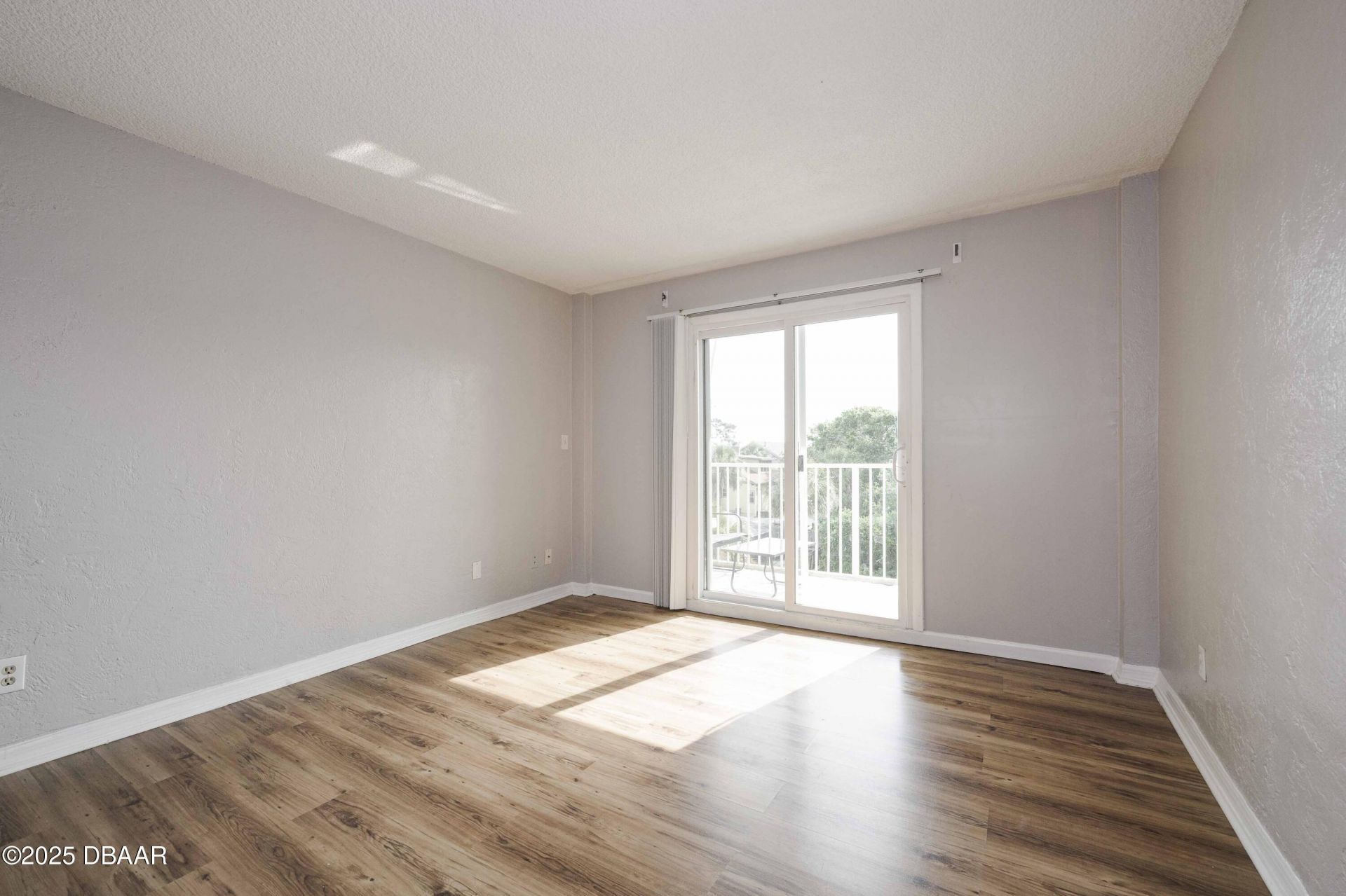 732 N Halifax Avenue, Daytona Beach, FL 32118 Photo