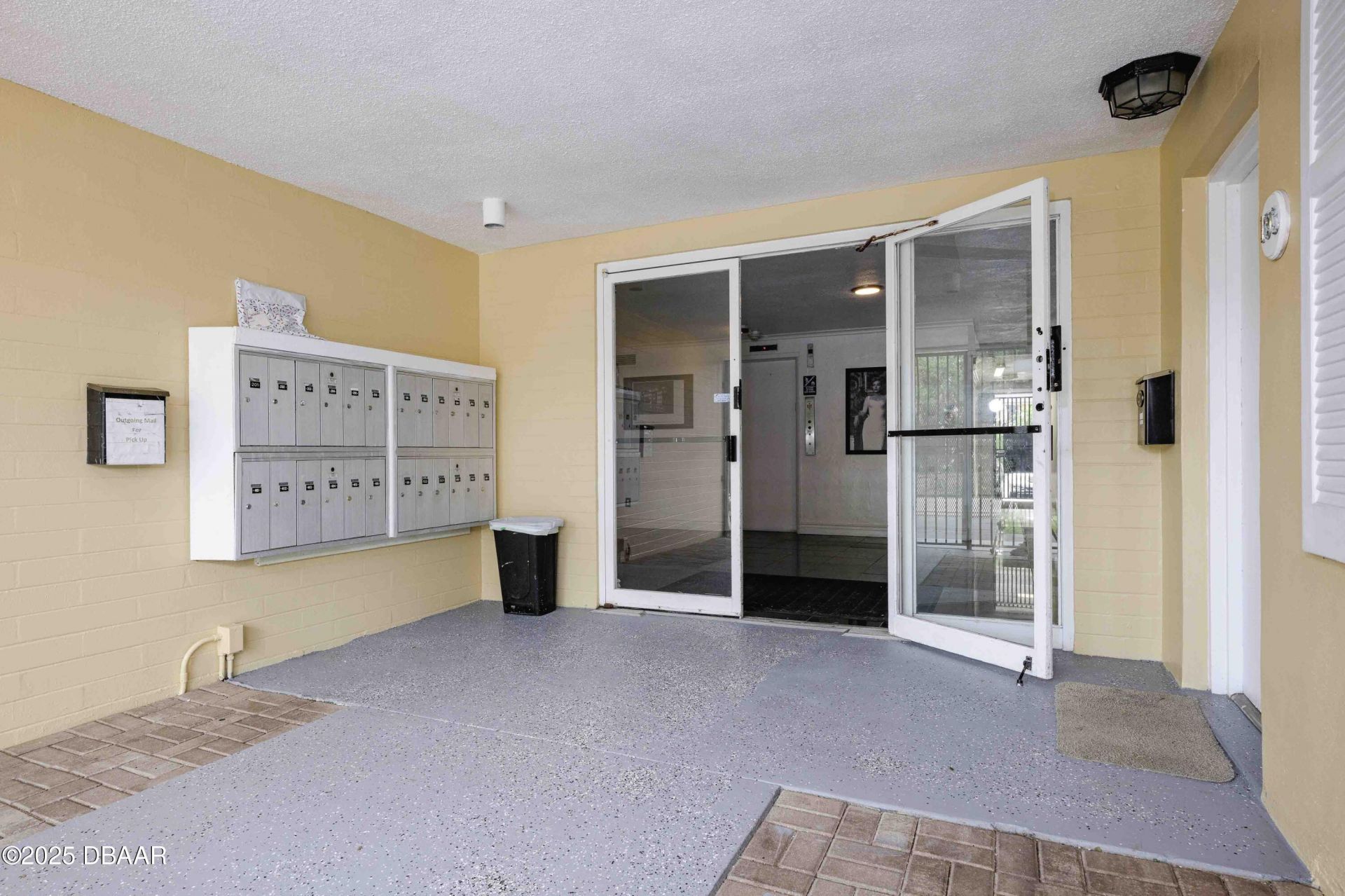 732 N Halifax Avenue, Daytona Beach, FL 32118 Photo