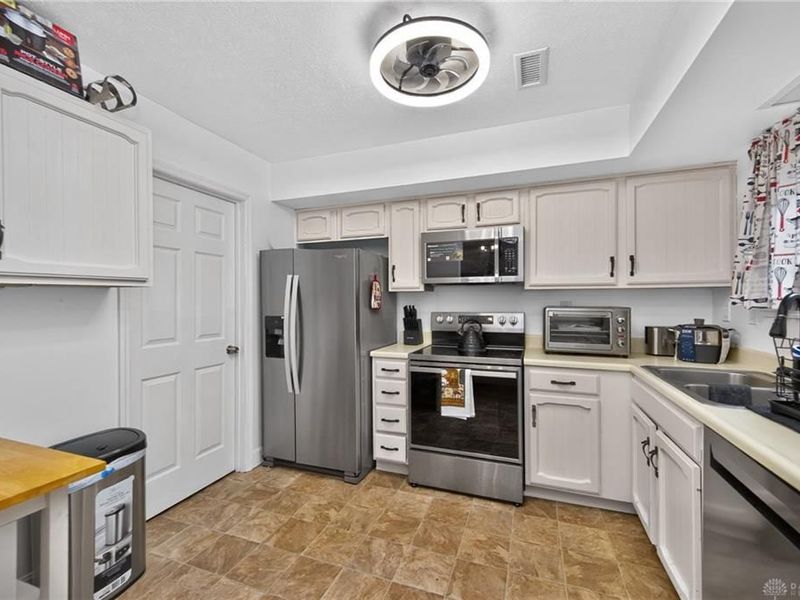 1035 Beryl Trail, Dayton, OH 45459 Photo 10