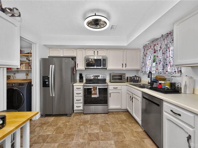 1035 Beryl Trail, Dayton, OH 45459 Photo 11