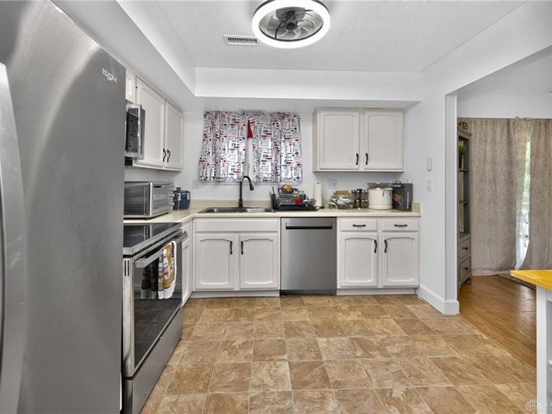 1035 Beryl Trail, Dayton, OH 45459 Photo 12