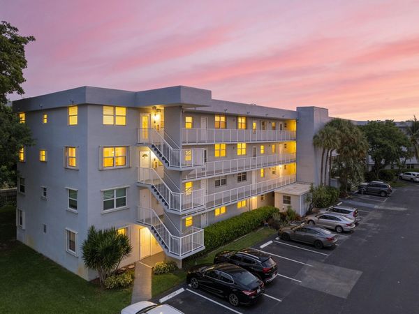 113 ROYAL PARK Drive, Unit 4A, Oakland Park, FL 33309