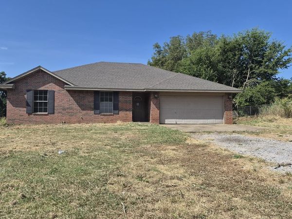 206 W 1st Street, Wanette, OK 74878