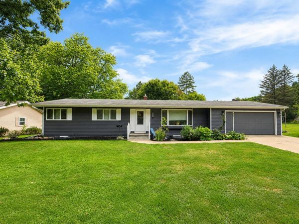 553 East Drive, Marshall, MI 49068