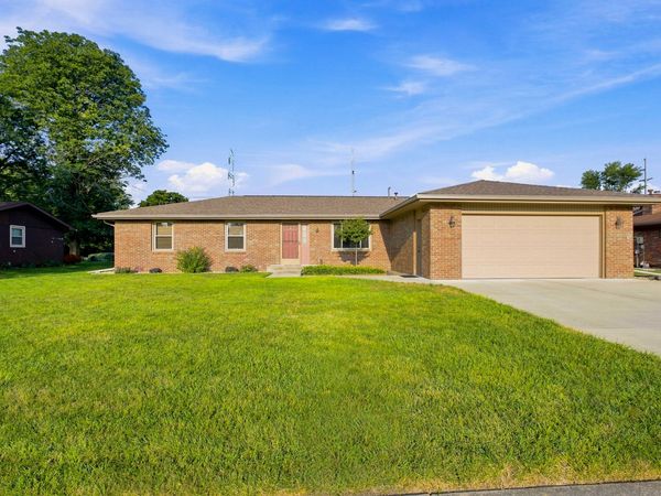 3260 Woodcrest Court , Columbus, IN 47203