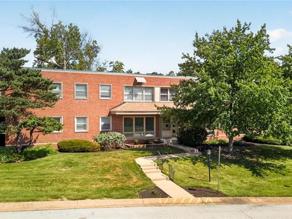5 Delcrest Court , Unit 101, University City, MO 63124
