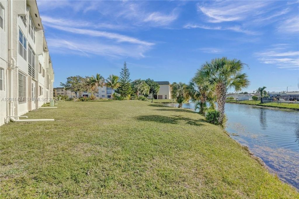 8325 Sunrise Lakes Blvd, Unit 212, Sunrise, FL 33322 Photo