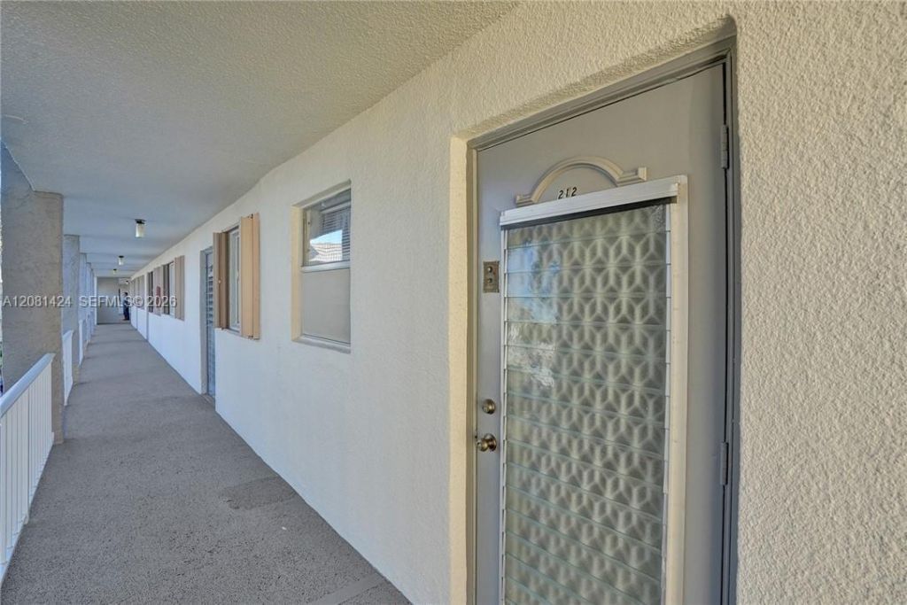 8325 Sunrise Lakes Blvd, Unit 212, Sunrise, FL 33322 Photo