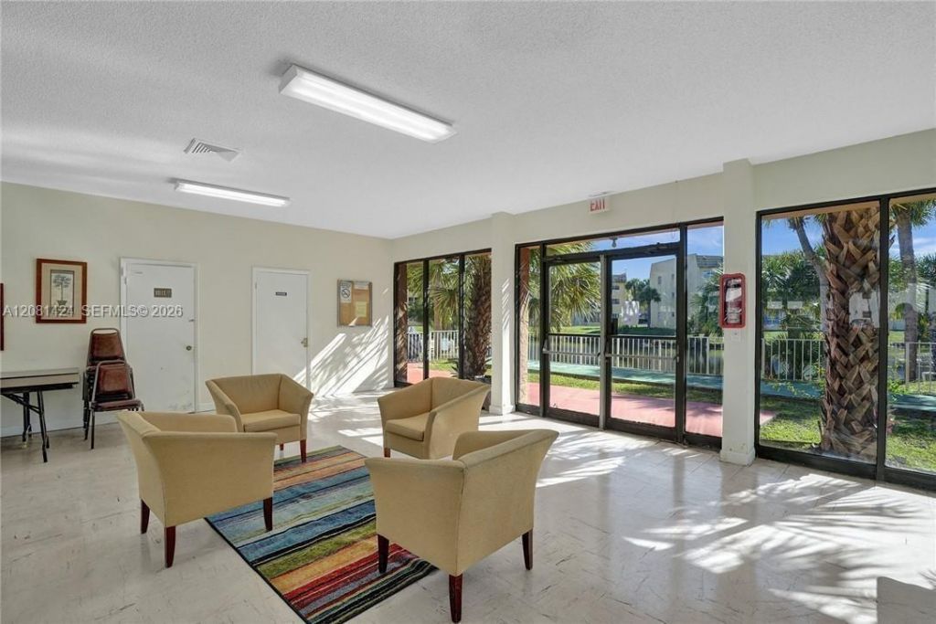 8325 Sunrise Lakes Blvd, Unit 212, Sunrise, FL 33322 Photo