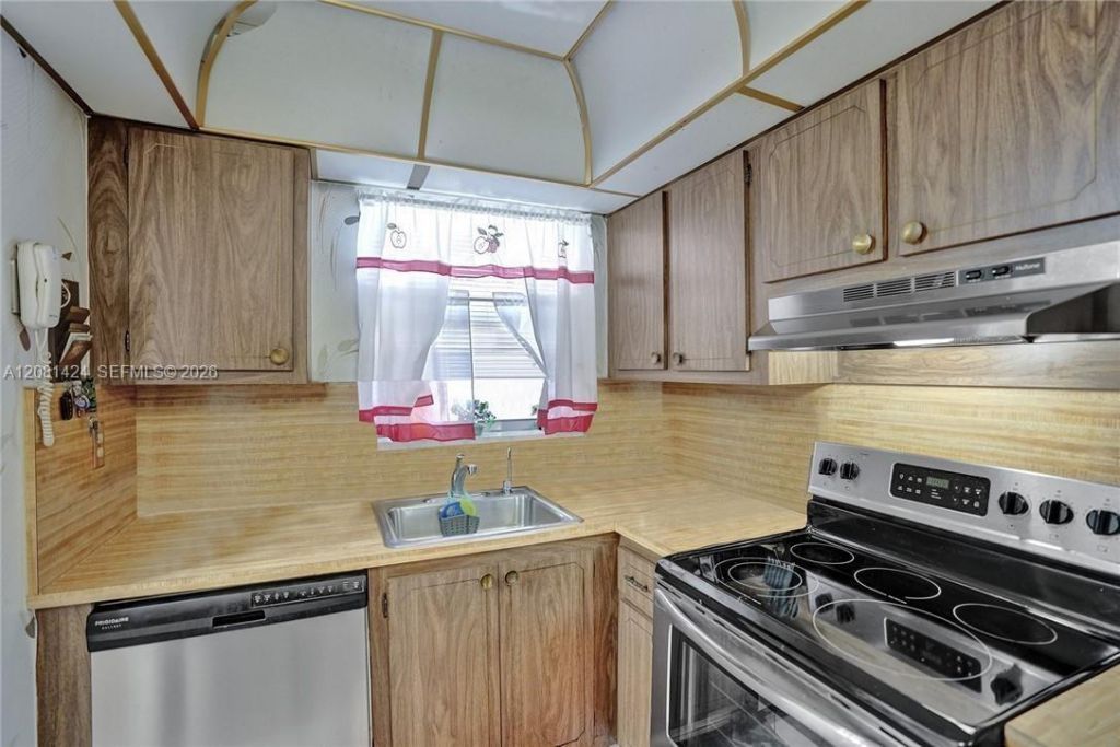 8325 Sunrise Lakes Blvd, Unit 212, Sunrise, FL 33322 Photo