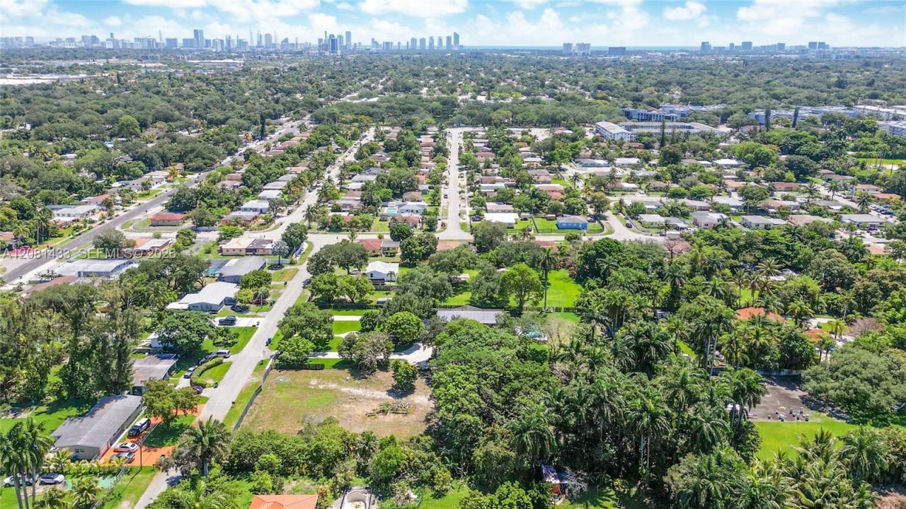 350 NE 158th St , Miami, FL 33162 Photo